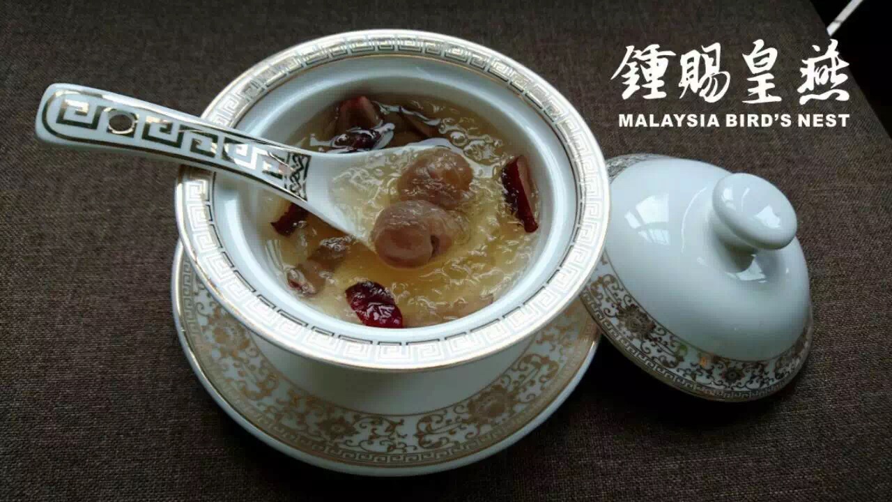 金丝燕第一次筑的窝基本上是全由唾液凝固而成,雪白而鲜嫩,被称之